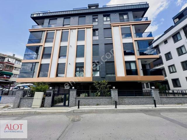 Acıbadem Akasya Karşısında Deniz Manzaralı Satılık Dubleks Daire