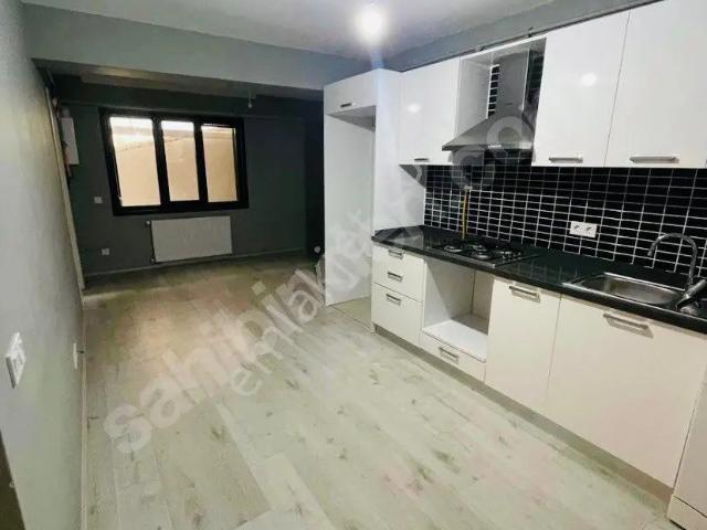 Acıbadem De 1+1 Yeni Bina Da Kiralık Fırsat