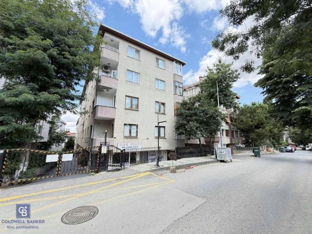 Acıbadem Dostlar Sitesi Ara Katta Kiralık 3+1
