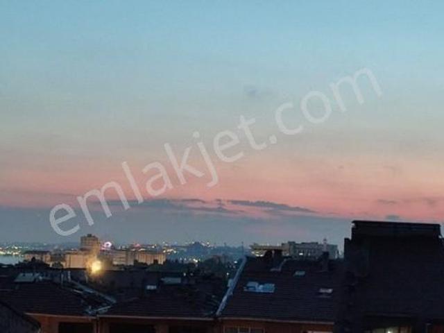 Acıbadem Şemi Bey Sokakta 2+1 Satılık Daire