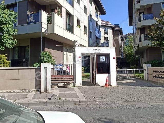Acıbadem Faikbey Sokak'ta 7/24 Güvenlikli Sitede Kiralık Daire