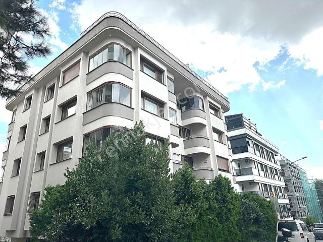 Acıbadem Nişantaşı Bölgesinde Geniş, Ferah 3+1 Kiralık Daire