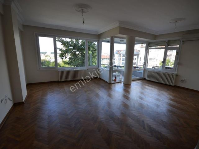 Acıbadem'de Masrafsız 3+1 Balkonlu Kiralık Daire