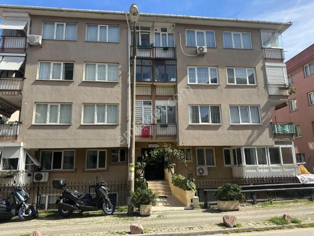 Acıbademde Türktelekom Altı Bahçe Katı 2+1 Kiralık 80m² Daire