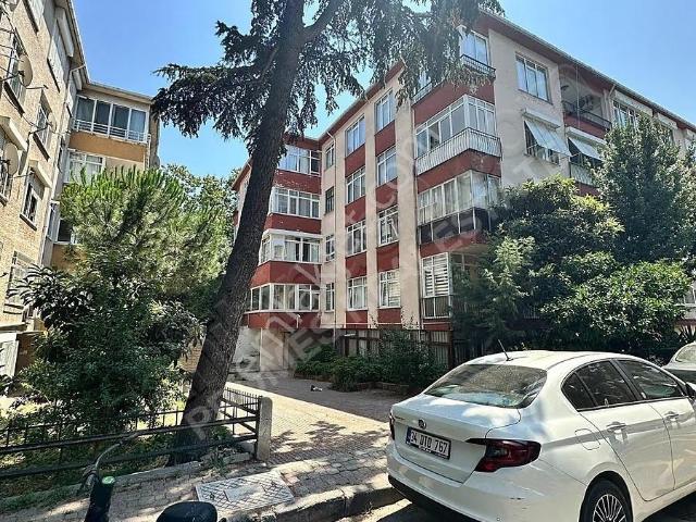 Acıbademin Tam Merkezinde, Metroya 1 Dk Mesafede, Boyalı 2+1