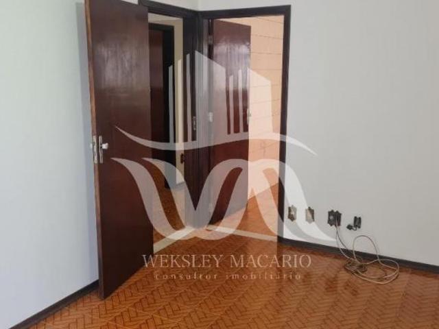 Ac. financiamento. Casa de 4 dormitórios 1 suíte, 2 salas e quintal amplo, 175m² na região do Ouro