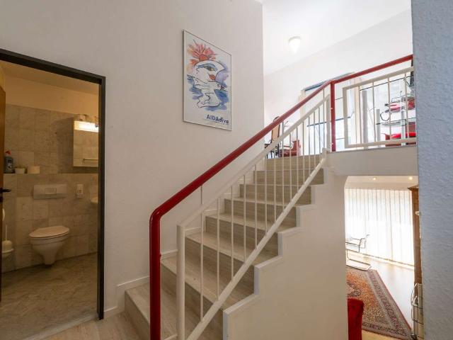 AC Innenstadt | Möbliert | Außergewöhnliche Split Level Wohnung mit 4 Terrassen & TG Stpl