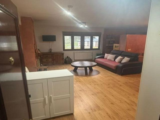 Acogedor y Espacioso Piso Reformado en Valgrande Pajares ¡Tu Refugio de Montaña por solo €70,000!