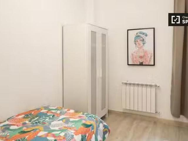 ¡Oferta! Acogedora habitación en apartamento de 8 dormitorios.