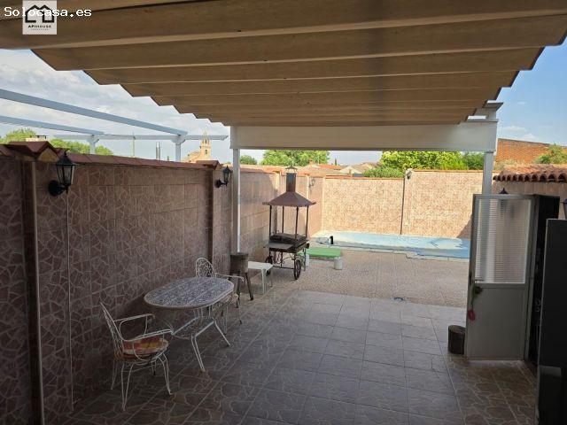 Acogedor Adosado en Los Cerralbos con Piscina y Vistas Espectaculares