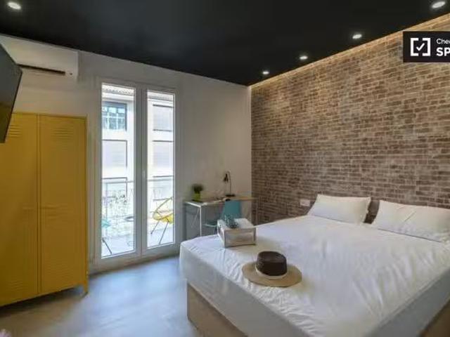 Barato Alquiler de habitaciones en piso de 6 habitaciones en V.