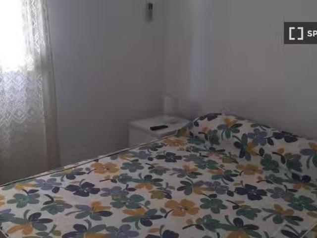 Nuevo Alquiler de habitaciones en piso de 8 dormitorios en Mál.