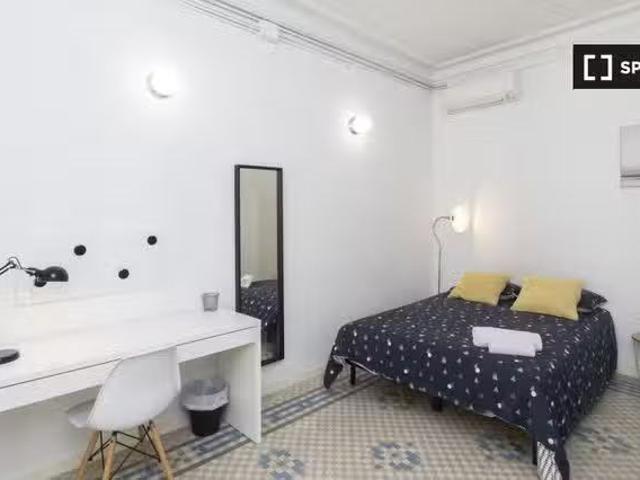¡Renta! Amplia habitación en apartamento de 9 habitaciones en.
