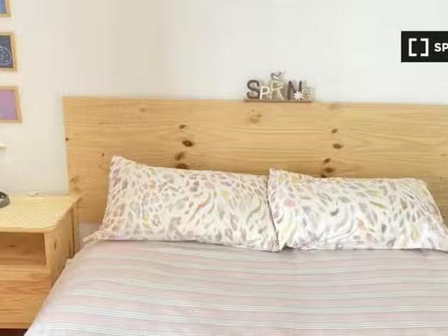 Único Amplia habitación en piso de 4 dormitorios en Málaga