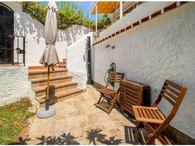 Acogedor apartamento de 2 dormitorios con terraza y piscina en Capistrano – Nerja