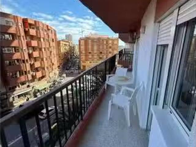 ¡Oferta! Apartamento de 3 dormitorios en alquiler en Alicante.