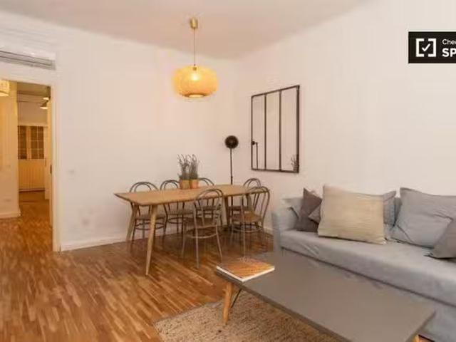 Acogedor apartamento de 3 dormitorios en alquiler en el Barri.