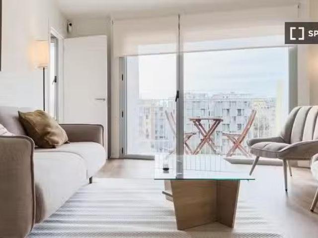 ¡Recién llegado! Apartamento de 3 dormitorios en alquiler en G.