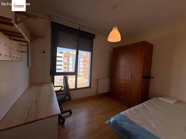 Acogedor Apartamento de dos dormitorios con opción de garaje Seminuevo en Enrique III