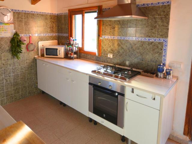Acogedor apartamento en planta baja en posición elevada con vistas al pueblo hasta el mar