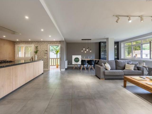 Acogedor chalet actualizado con amplia parcela y espacio para toda la familia