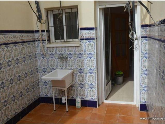 Acogedor chalet adosado en Benferri, con 3 habitaciones, 2 baños y 1 aseo, cerca del Colegio