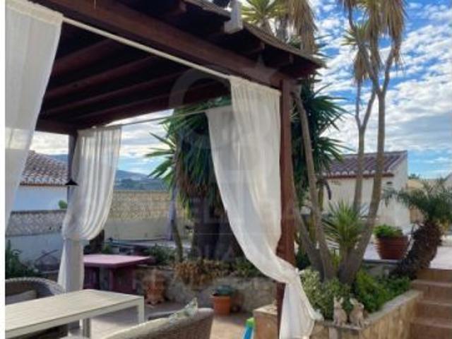 Acogedor Chalet en Les Fonts en Alquiler: Piscina, Sauna y Dos Viviendas