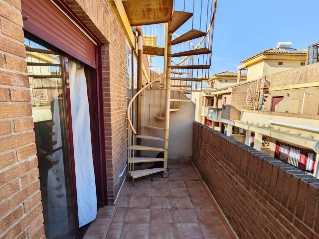 Acogedor Dúplex en el Corazón de Benferri por solo 140.000€ de dos dormitorios posibilidad de hacer otro con garaje, piscina. ¡Visitelo YA!