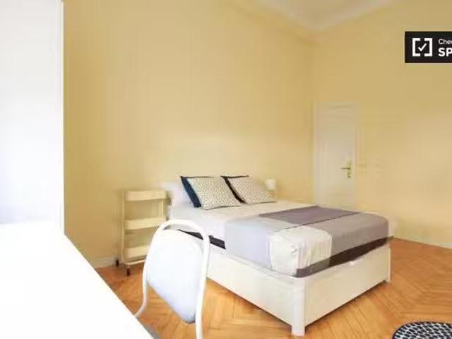 Único Gran habitación en un apartamento de 7 dormitorios en Re.