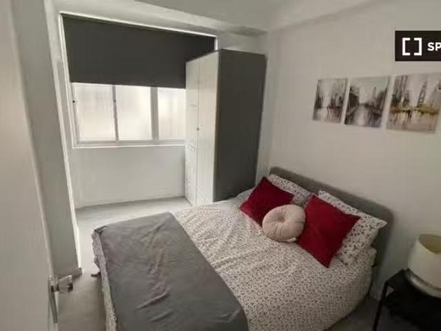 Barato Habitación Moderna y Renovada en la Vibrante Málaga