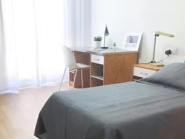¡Recién llegado! Habitación en Avenida del Primero de Mayo