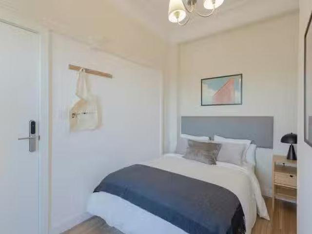 Acogedor Habitación en Avinguda de Jacinto Benavente, L'Eixample
