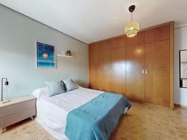 ¡Renta! Habitación en Avinguda de Peris i Valero