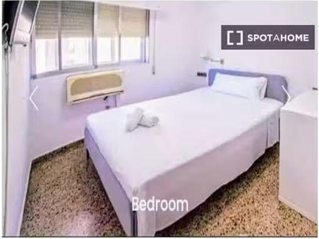 Encantador Habitación en apartamento de 4 habitaciones