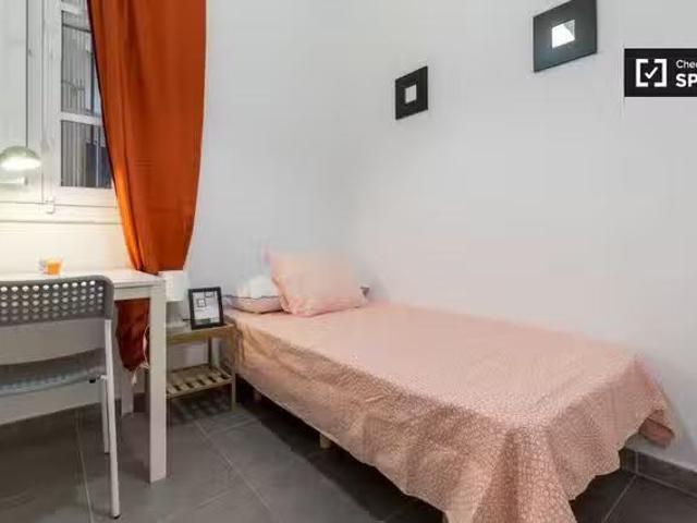 Bonito Habitación en apartamento de 5 dormitorios en Eixampl.