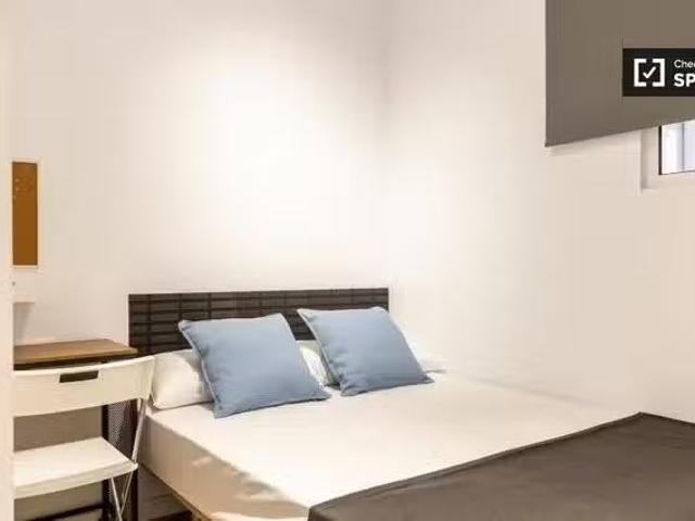 ¡Renta! Habitación en apartamento de 5 dormitorios en L'Hospit.