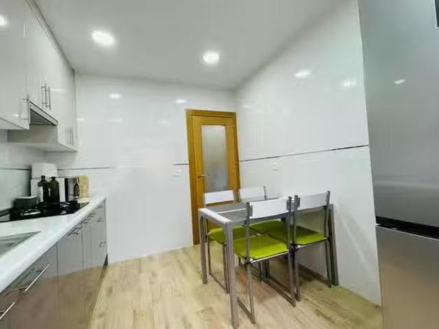 Bonito Habitación en Calle Mar del Coral, Vista Alegre