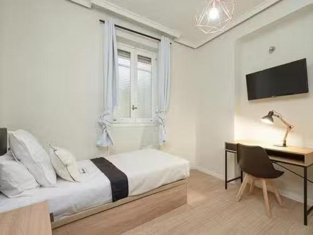 Bonito Habitación en Calle Marqués de Urquijo, Argüelles