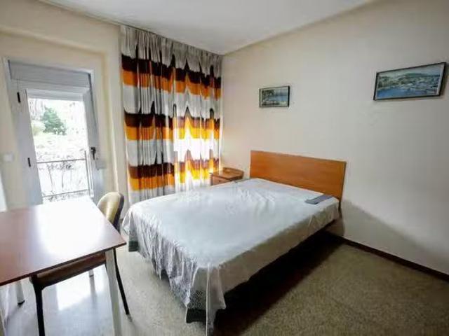 Acogedor Habitación en Calle Campoamor, Ciudad Jardín
