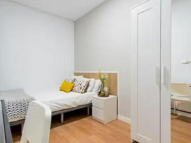 Barato Habitación en Calle de Alejandro González, Fuente del B.