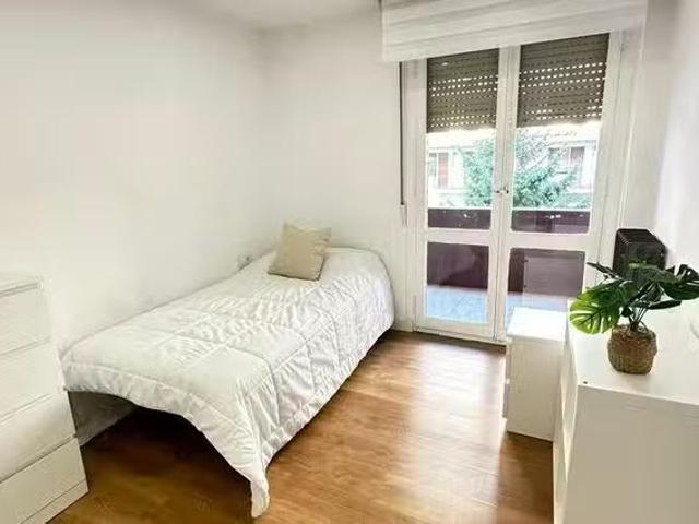 Acogedor Habitación en Calle de Alfonso El Batallador, Iturrama