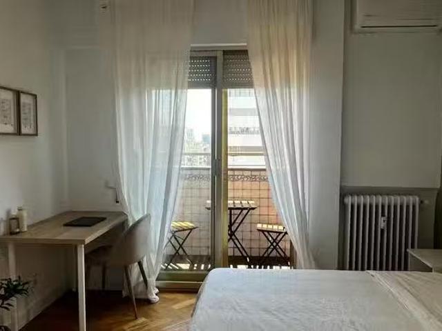 Bonito Habitación en Calle de Alfredo Marqueríe, Fuencarral El.