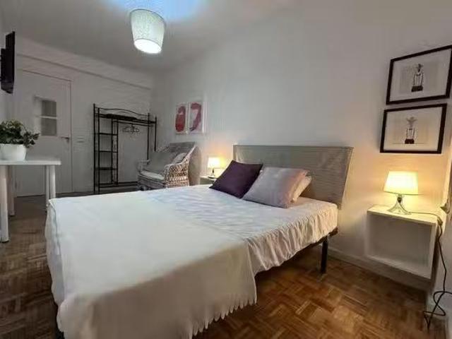 Acogedor Habitación en Calle de Gregorio Navas, Puente de Vall.