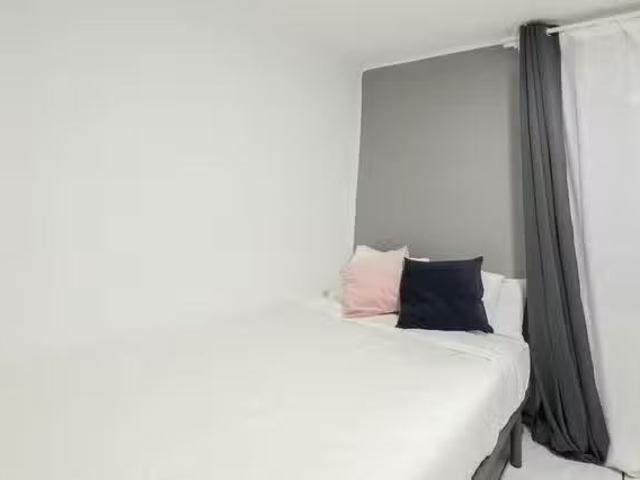 Único Habitación en Calle de la Colegiata, Centro
