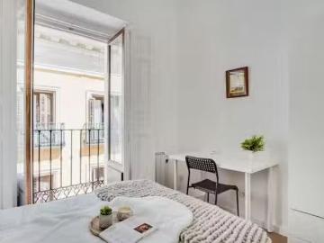 Calle de la Sal, Madrid, Plaza de España