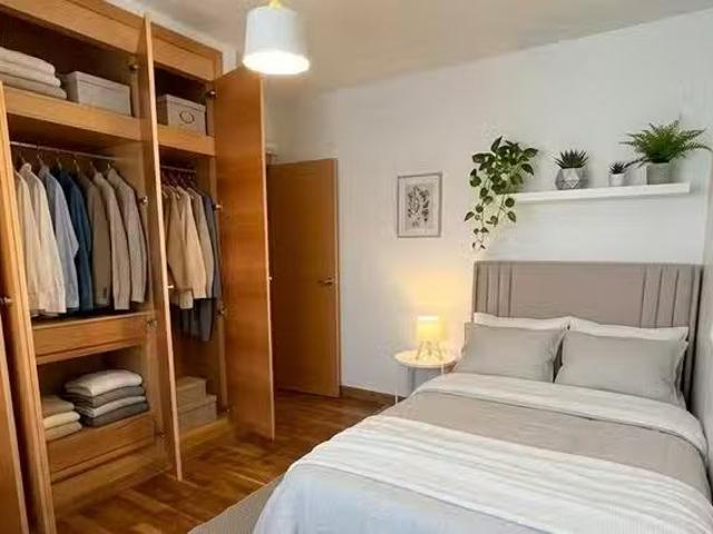 Encantador Habitación en Calle de Peña Pintada, Fuencarral El.