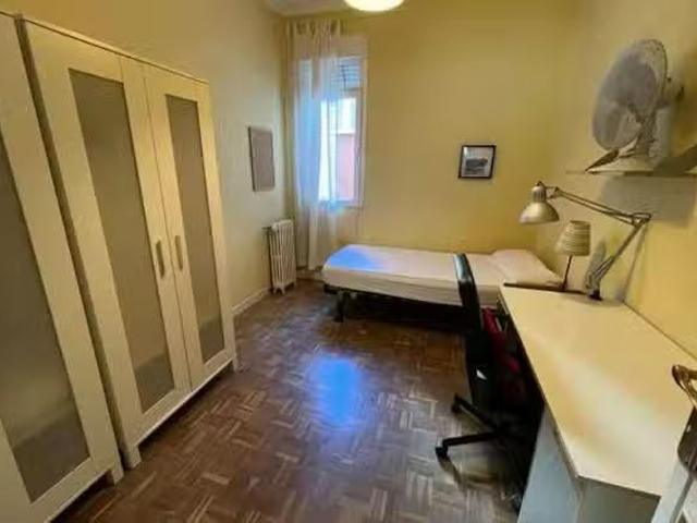 Encantador Habitación en Calle de Raimundo Fernández Villaverd.