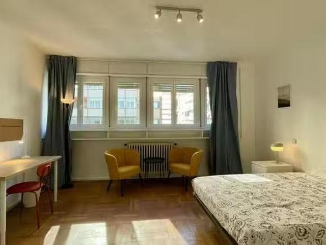 ¡Renta! Habitación en Calle de Raimundo Fernández Villaverde.