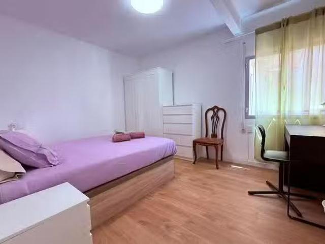 Acogedor Habitación en Calle de Santa Julia, Puente de Vallecas