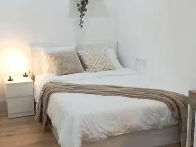 ¡Recién llegado! Habitación en Calle del Jardín de San Federico